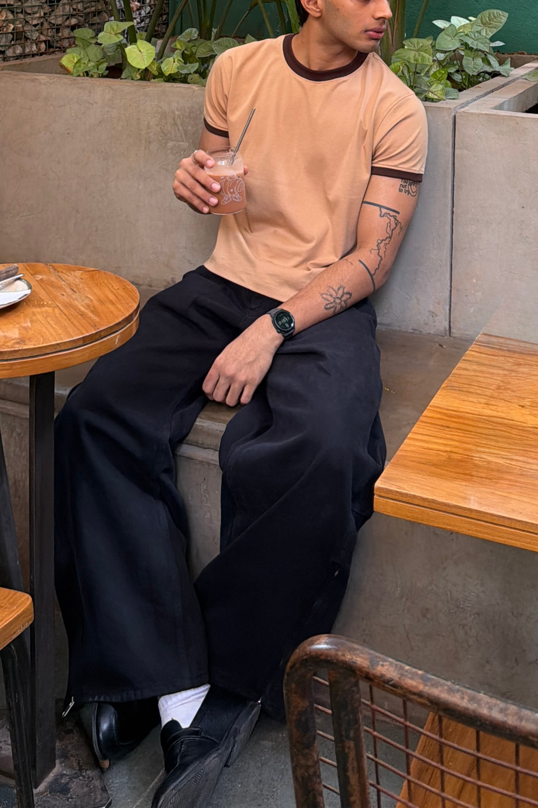 RINGER TEE - COFFEE BROWN